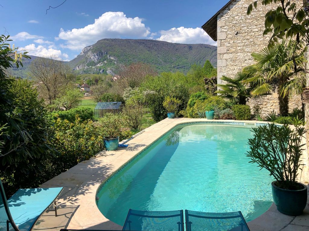 Les gîtes de Sarah et Claude Annecy-Genève-Geneve-Lyon-Bugey-Bugeysud-Ain-France-gites-gite-gîtes-gîte-les gites de sarah et Claude-pet-pet friendly-dog-cat-zen-nature-guest house-vacances-vacance-grand colombier-Le grand colombier-lesgitesdesarahetclaude