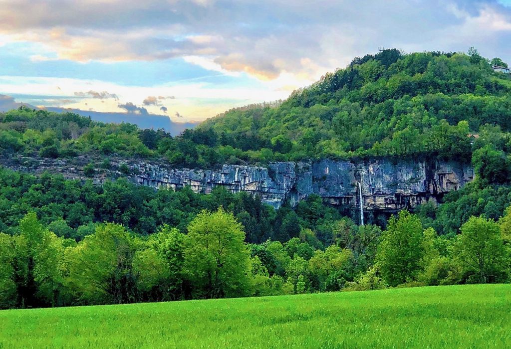 Les gîtes de Sarah et Claude Annecy-Genève-Geneve-Lyon-Bugey-Bugeysud-Ain-France-gites-gite-gîtes-gîte-les gites de sarah et Claude-pet-pet friendly-dog-cat-zen-nature-guest house-vacances-vacance-grand colombier-Le grand colombier-lesgitesdesarahetclaude