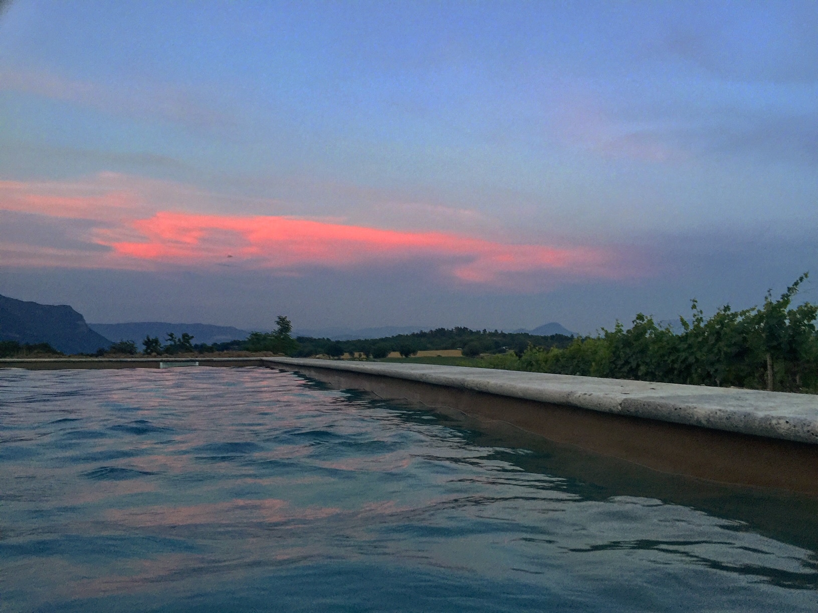 Annecy-Genève-Geneve-Lyon-Bugey-Bugeysud-Ain-France-gites-gite-gîtes-gîte-les gites de sarah et Claude-pet-pet friendly-dog-cat-zen-nature-guest house-vacances-vacance-grand colombier-Le grand colombier-lesgitesdesarahetclaude