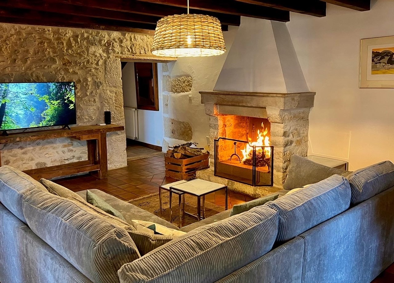 Gîte-Annecy-Genève-Geneve-Lyon-Bugey-Bugeysud-Ain-France-gites-gite-gîtes-gîte-les gites de sarah et Claude-pet-pet friendly-dog-cat-zen-nature-guest house-vacances-vacance-grand colombier-Le grand colombier-lesgitesdesarahetclaude